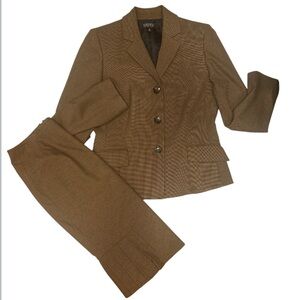 Kasper EUC Brown Herringbone Two Piece Tailored Business Skirt Suit, Size 8.